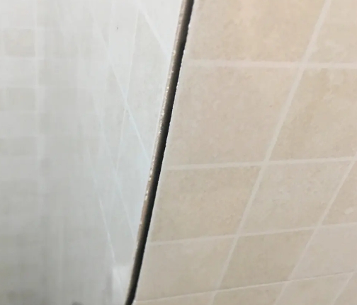 鄂托克前瓷砖空鼓维修公司分享阳台瓷砖脱落的修复过程可以分为以下几个步骤