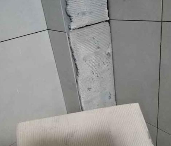 鄂托克前瓷砖空鼓维修公司分享下厨房瓷砖脱落的补救措施。